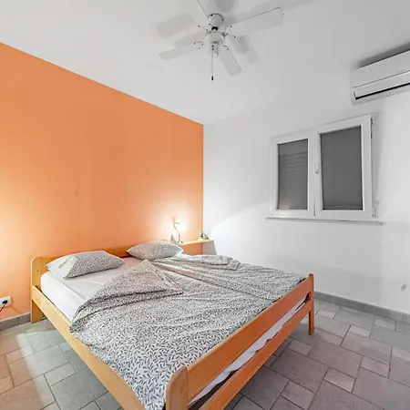 公寓 In Karbuni With House Sea View