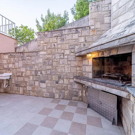 Lejlighed 2 Bedroom In Karbuni *