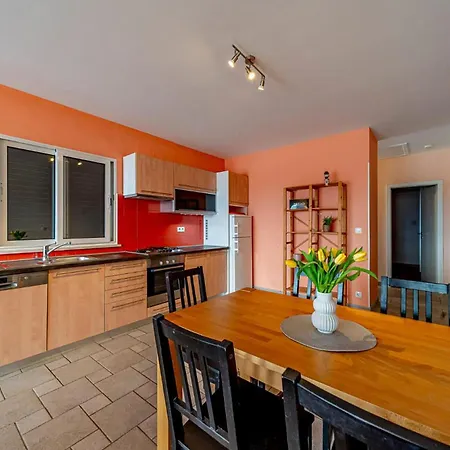 2 Bedroom In Karbuni Lejlighed