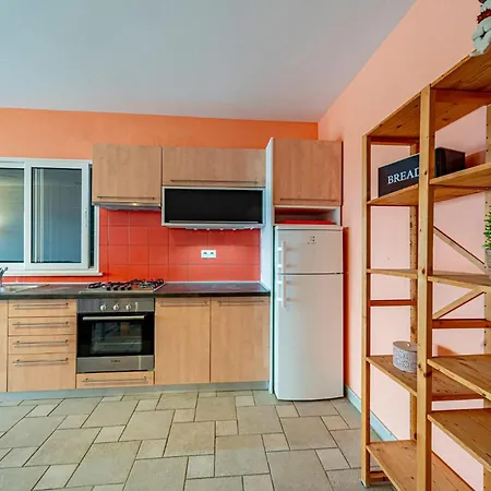 2 Bedroom In Karbuni * Potirna