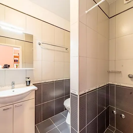 Lejlighed 2 Bedroom In Karbuni Potirna