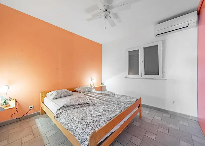 公寓 In Karbuni With House Sea View