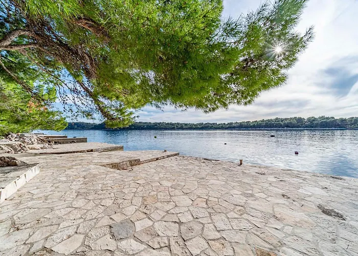 In Karbuni With House Sea View