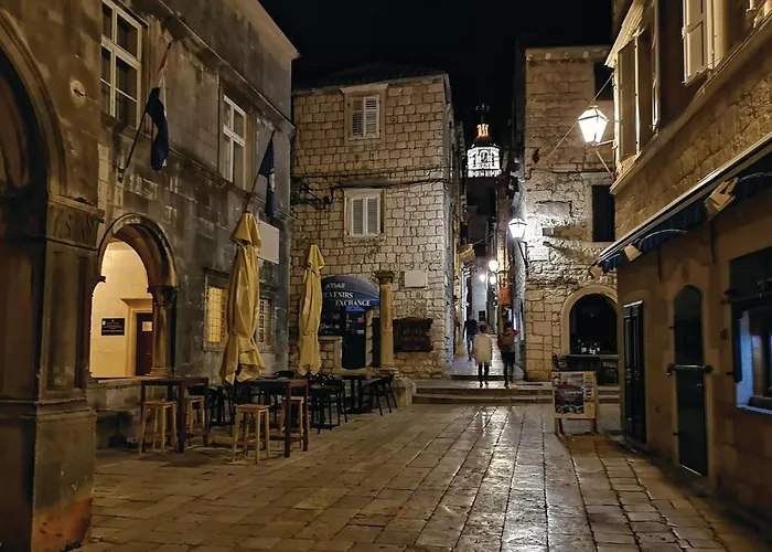 In Karbuni With House Sea View